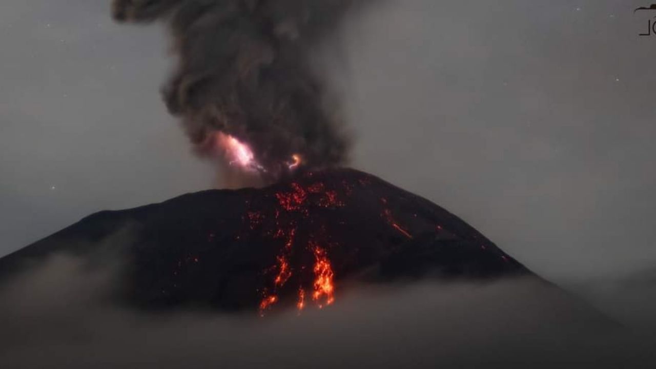 Video El Popocatépetl registró otra impresionante explosión de 1 500