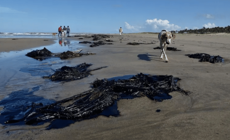 Nueva Contaminaci N Denuncian Otro Derrame De Pemex En Bah A La