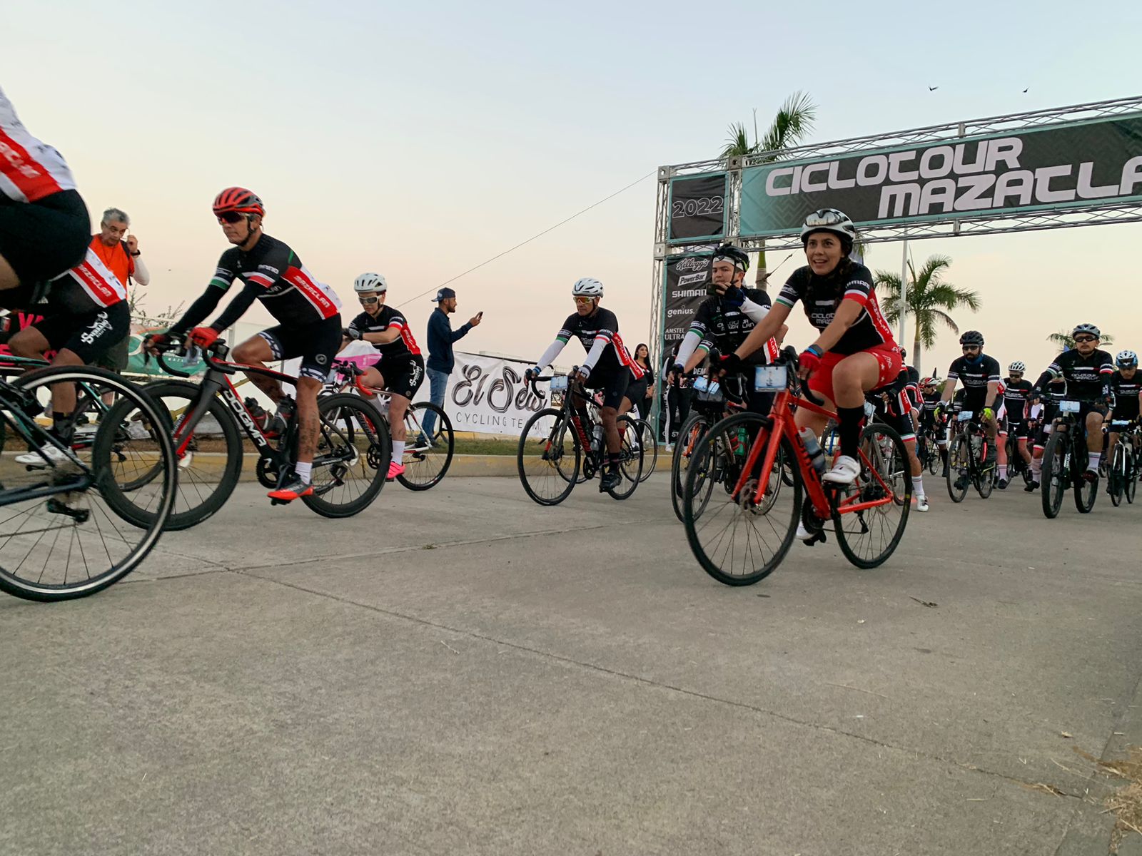 Ciclotour Mazatlán ciclistas México e Línea Directa