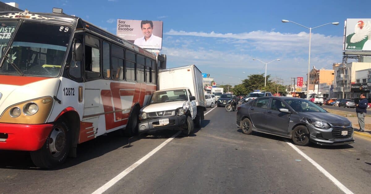 Se Agacha Por Un Papel Y Se Estrella Contra Cami N Urbano En Mazatl N