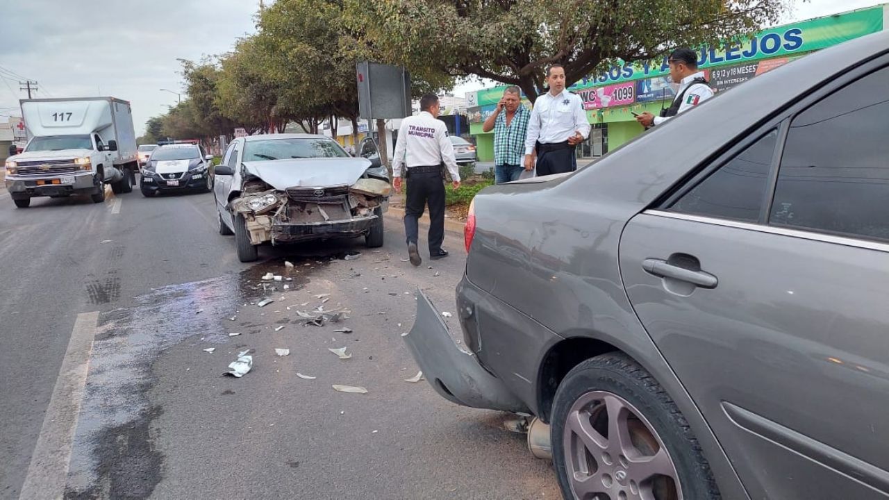 Fuerte accidente deja cuantiosas pérdidas materiales en Guamúchil un