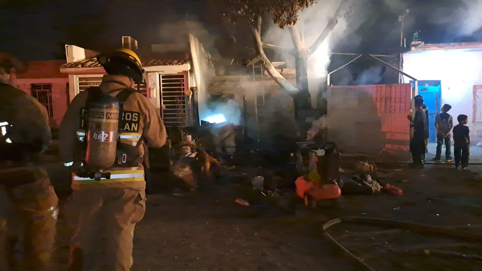 Al Parecer Una Vela Fue La Causa Leticia Regresaba De La Tienda