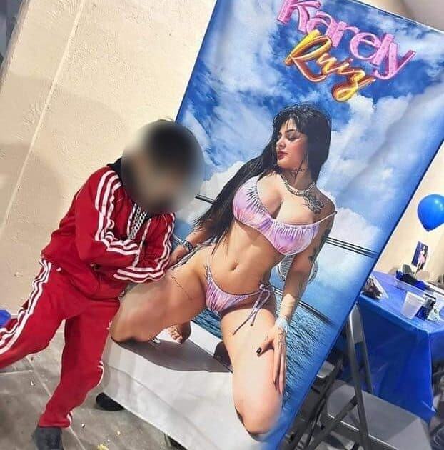 Niño festeja su cumpleaños con temática de Karely Ruiz tía lo presume