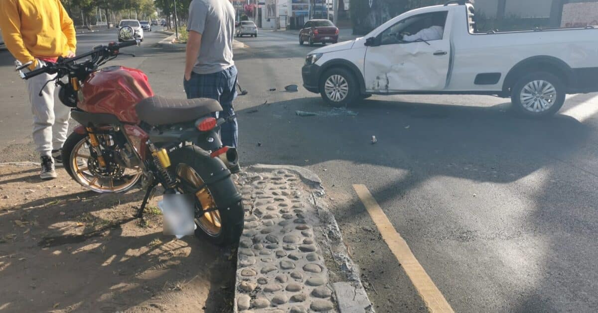 Mal Inicio De Semana Para Motociclista Se Estrella Contra Una