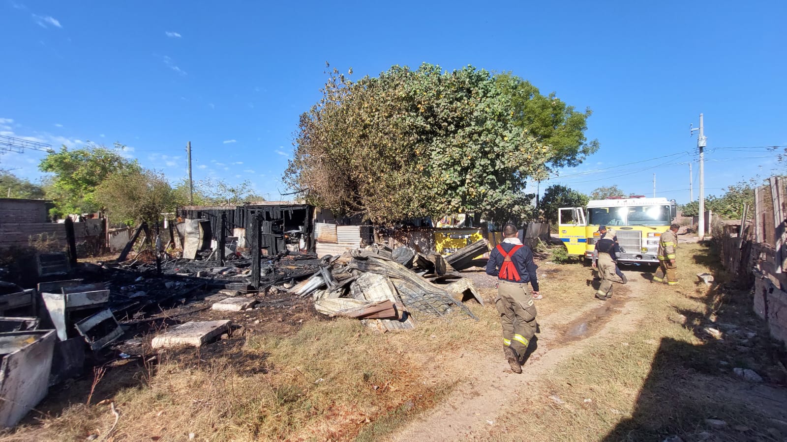 Solo Quedaron Las Cenizas Incendio Arrasa Con Vivienda En Los Mochis