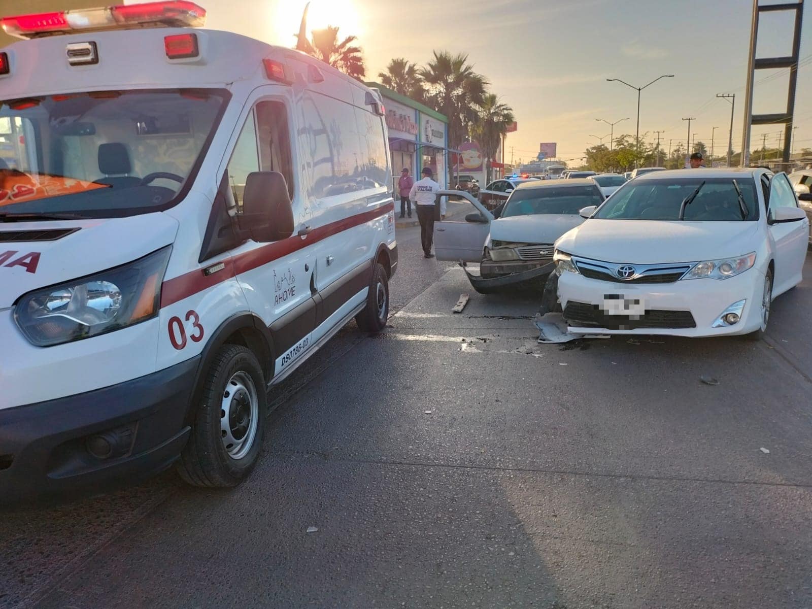 Encontronazo Choque entre dos vehículos deja seis lesionados en Los