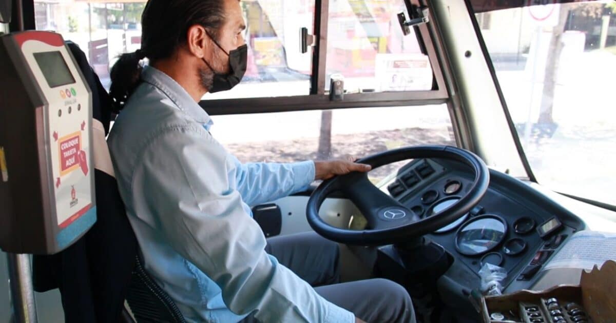 30 años detrás del volante Así vive el día a día un chofer de camión