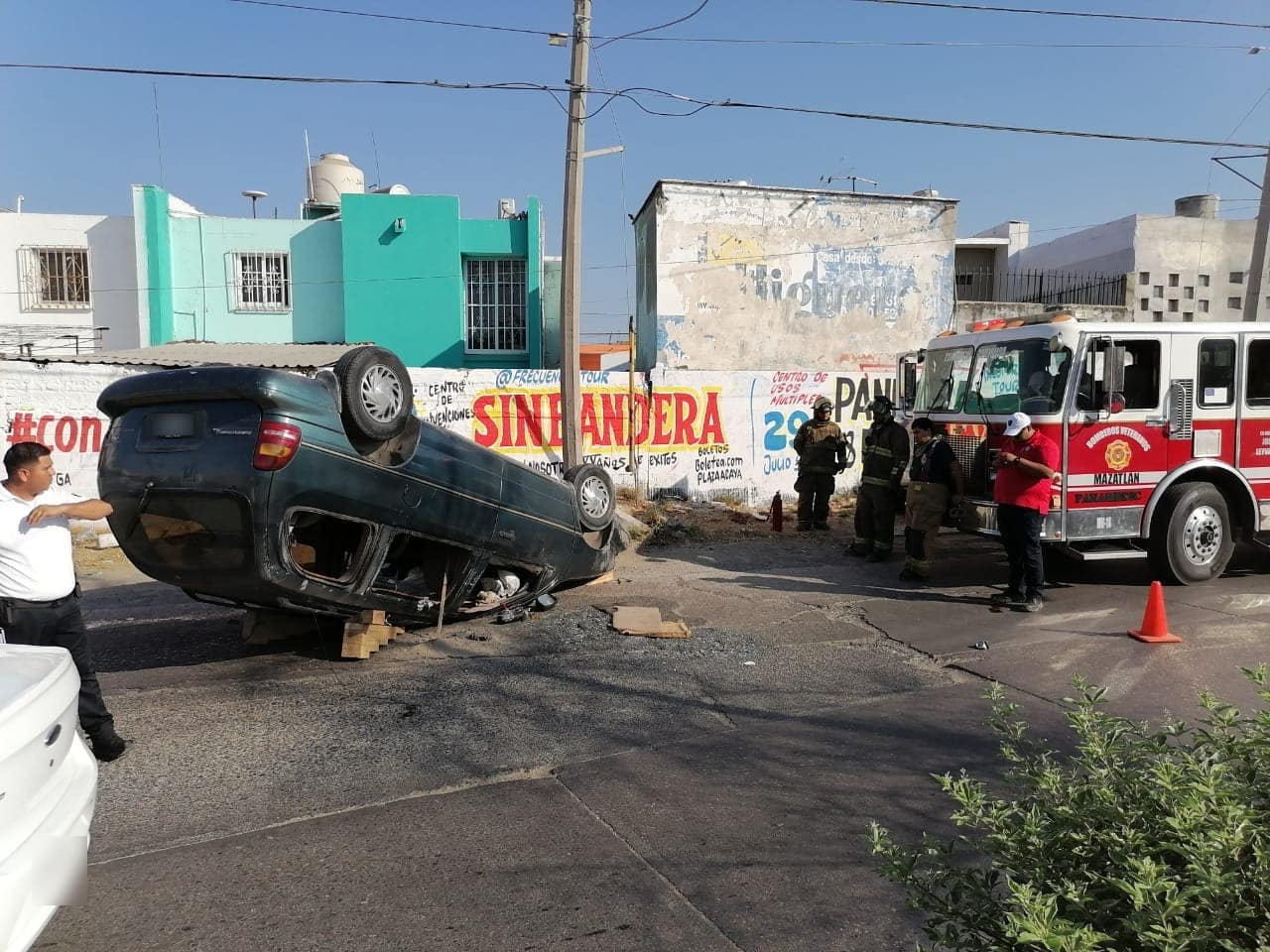 La Windstar Pas Las V As Del Tren A Toda Velocidad Choca Contra Poste