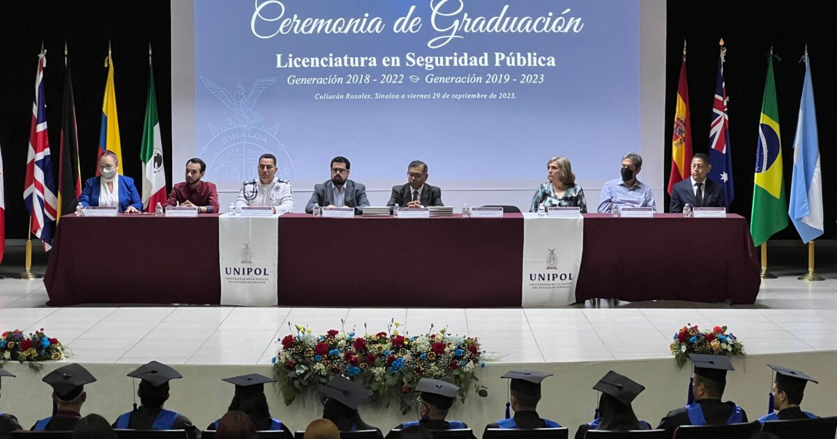 Se gradúan 21 elementos en licenciatura en Seguridad Pública de la