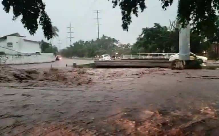 Emergencia en Puerto Vallarta fuertes imágenes inundaciones en el