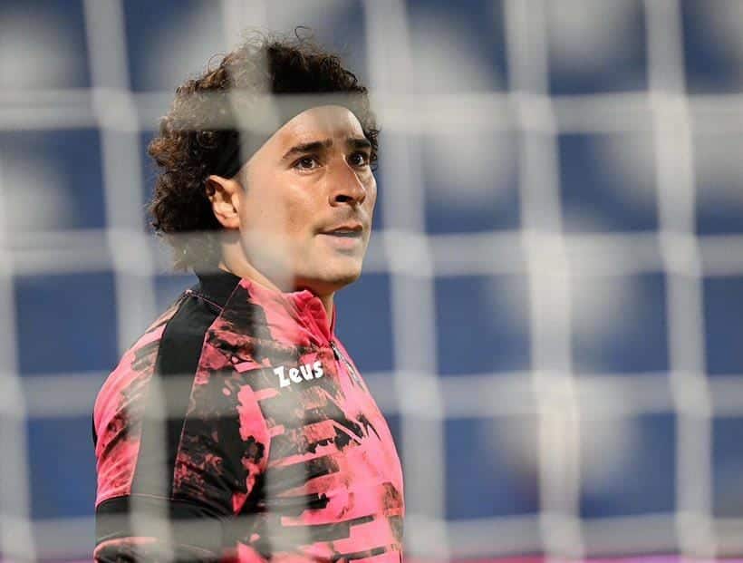 Incre Ble Con Siete Atajadas Guillermo Ochoa Salva El Empate Para El