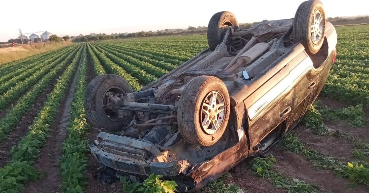 Qué le pasó al conductor Localizan volcada y abandonada una vagoneta