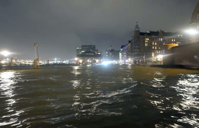 VIDEOS Fuerte Tormenta En El Norte De Europa Deja Dos Muertos E