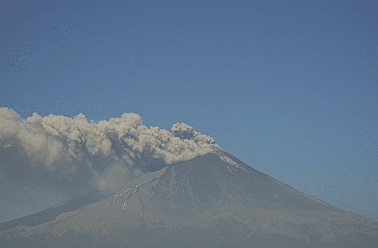 Volc N Popocat Petl Advierten Por Ca Da De Ceniza En Estados Del