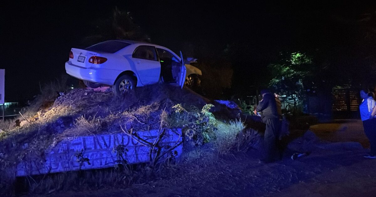 Aparatoso Choque En Guasave Joven Choca Su Auto Contra Un Poste Y