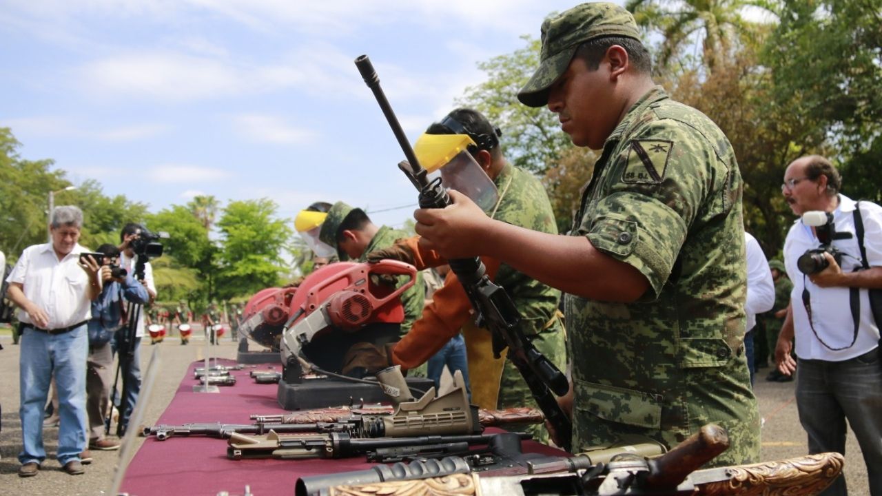 Escopetas, pistolas, rifles y cartuchos a la venta en la Sedena ¿a