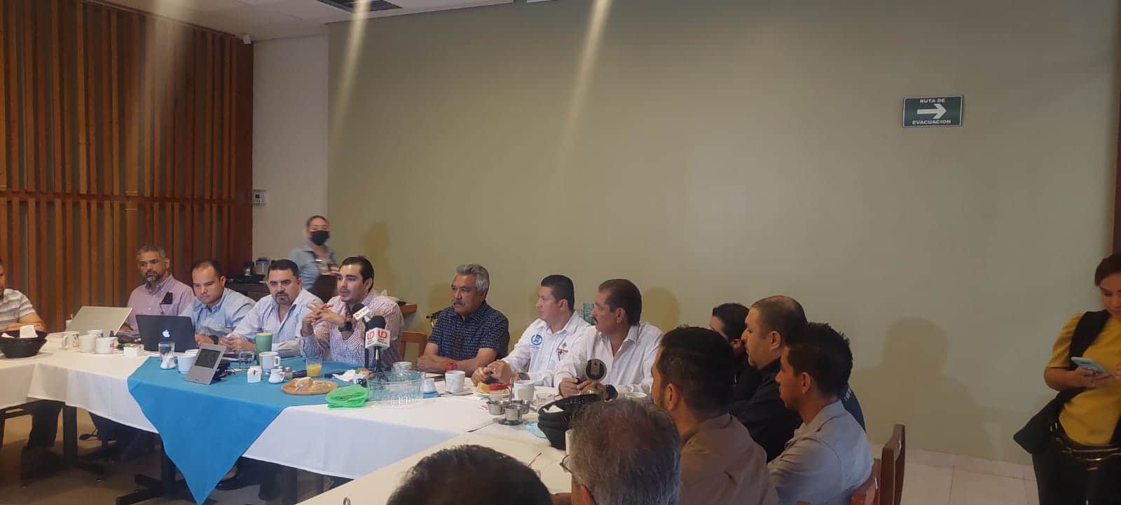 “Fuera arreglos en lo oscurito; sindicatos fantasmas están en vías de extinción en México”, afirman
