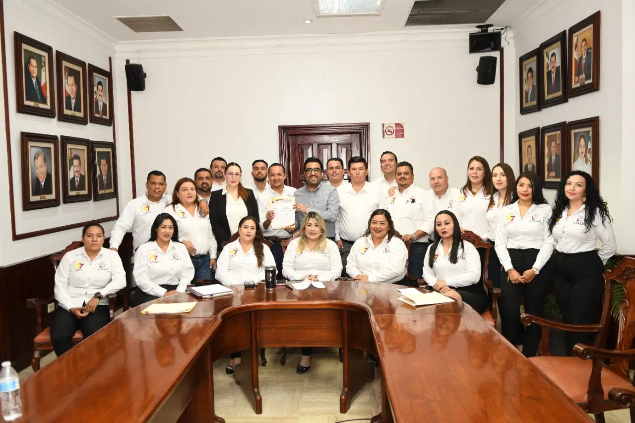 Recibe alcalde de Culiacán pliego petitorio por parte del STASAC