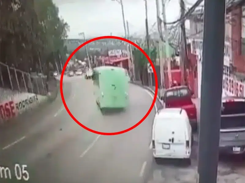 VIDEO: Camión de pasajeros se accidenta sobre la México-Cuernavaca; hay más de 30 lesionados