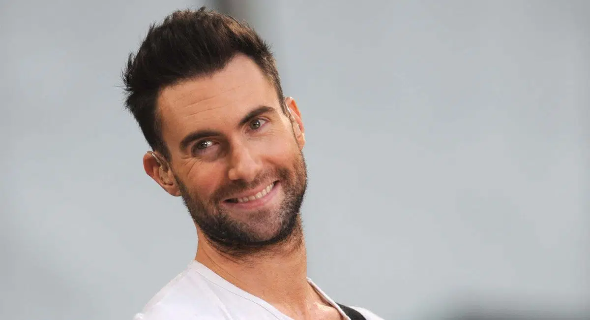 Adam Levine responde a las críticas por haber sido infiel a su esposa