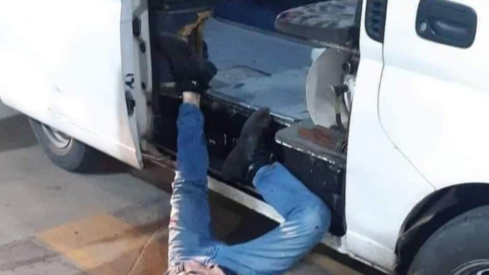 Frustran robo en combi