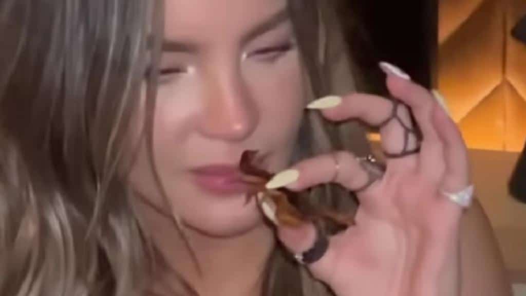 Belinda se come un alacrán; la convencieron sus amigos