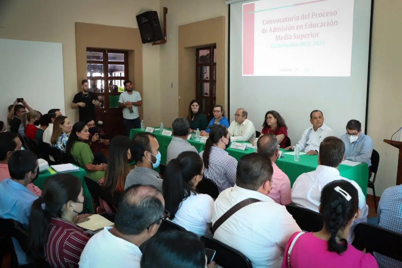 Cobaes entrega plazas a docentes