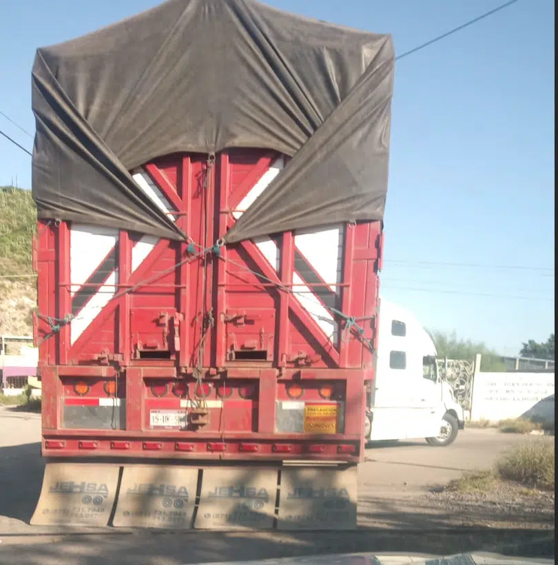 Transportistas bloquean la Mochis-Topo y hasta el bulevar por medidas de Asipona