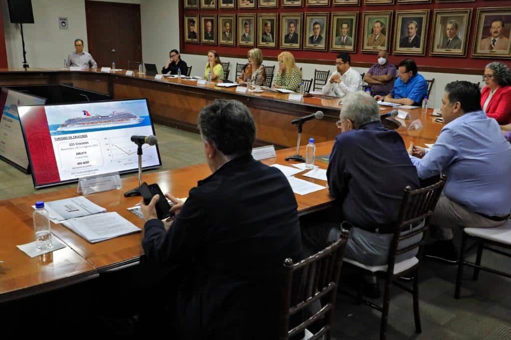 El gobernador Rocha analiza resultados de su gabinete