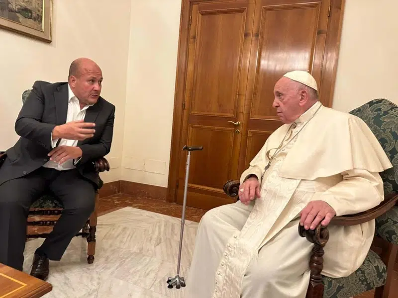 Enrique Alfaro y el Papa Francisco