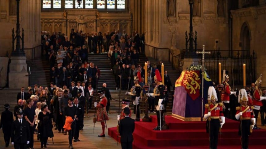 ¡Siguen creciendo! Filas para despedir a la Reina Isabel II podrían alcanzar los 8 kilómetros