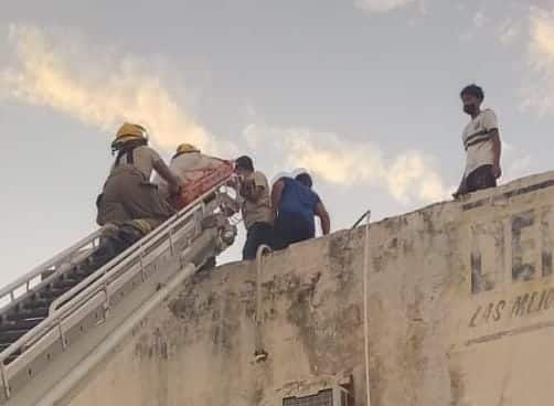 Moisés recibió una fuerte descarga eléctrica en lo alto de un edificio en Guasave