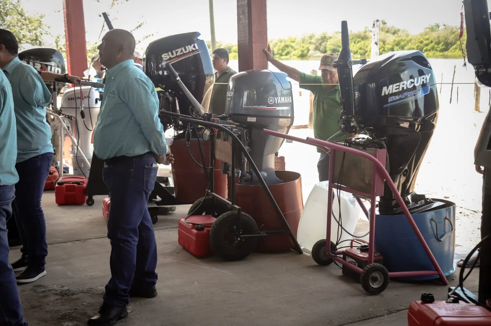 Arranca programa de motores marinos para pescadores en Navolato.