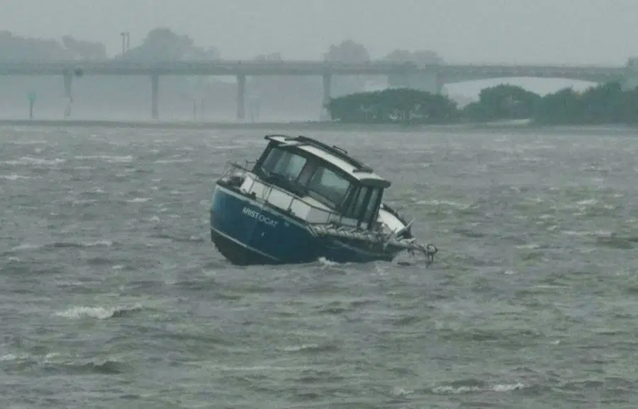 Naufragan 23 migrantes en costas de EU tras paso del huracán