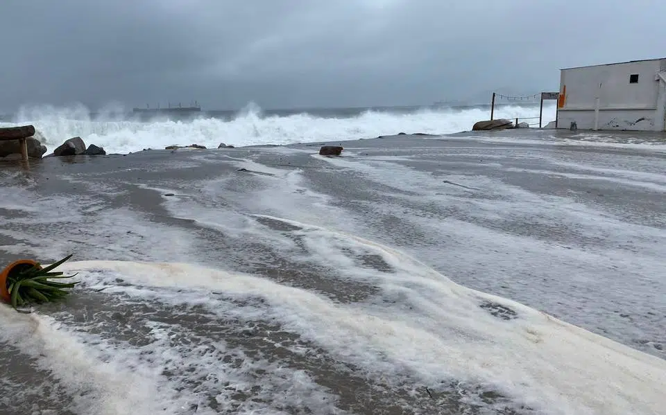 VIDEOS: Oleaje en el mar de Manzanillo registra magnitudes de terror después del sismo de 7,7 grados