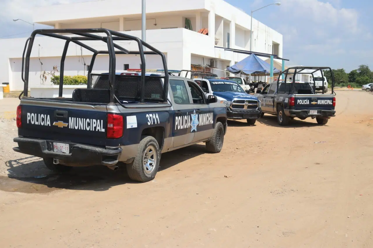 ¡Iban en una camioneta negra! Hombres armados disparan frente a preparatoria de Culiacán