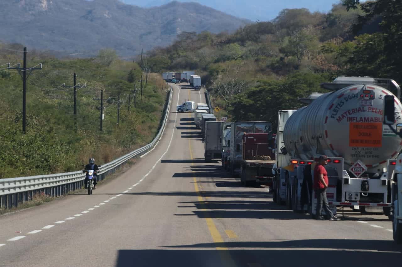 Pide Guardia Nacional a automovilistas mantener atención