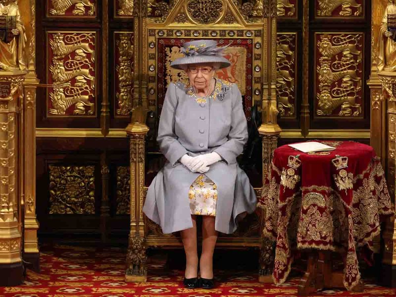 Reina Isabel II habría sufrido una caída mortal en su palacio ¿Fue esta la causa de su muerte?