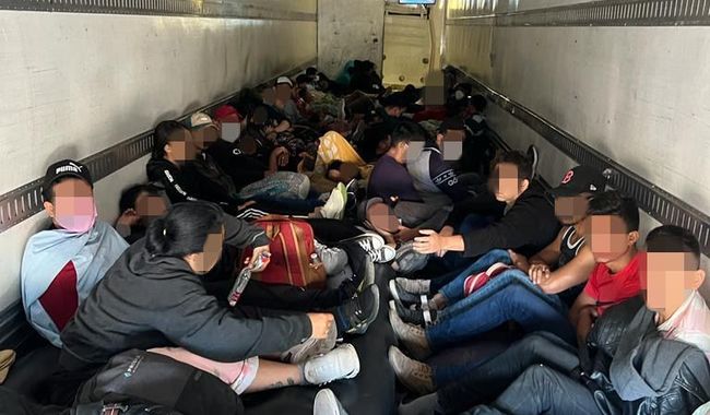 Rescatan a 114 migrantes, 9 de ellos menores de edad