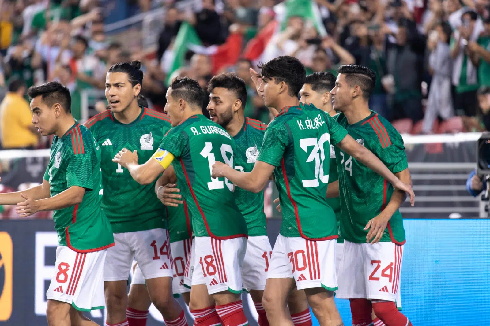 Rumbo a Qatar, México vence 2 por 0 a Colombia al medio tiempo