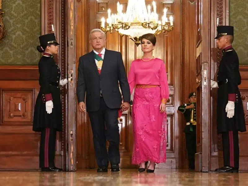 ¡Sobria y elegante! Beatriz Gutiérrez Müller es foco de elogios por su vestido durante el Grito de Independencia