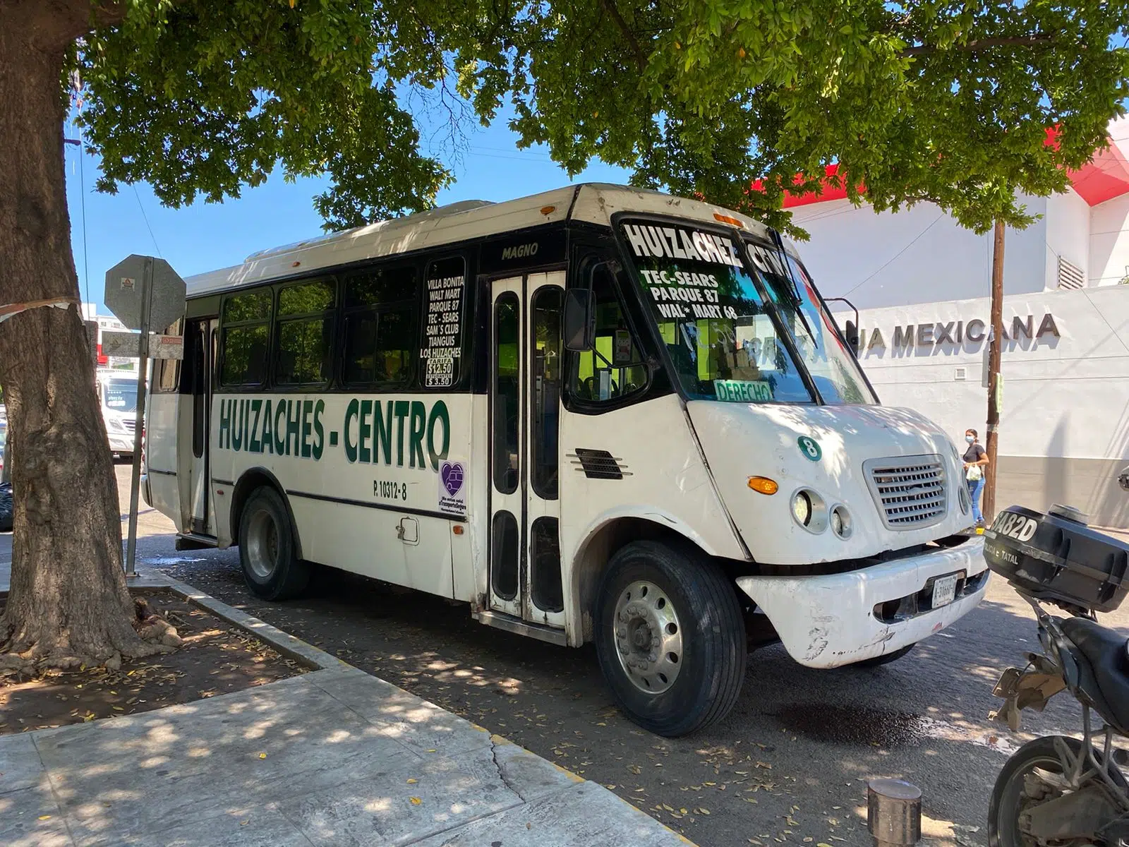 “Escuché el ruido y me aventé”: Entre gritos y miedo, chofer del camión del atentado en Culiacán volvió a nacer