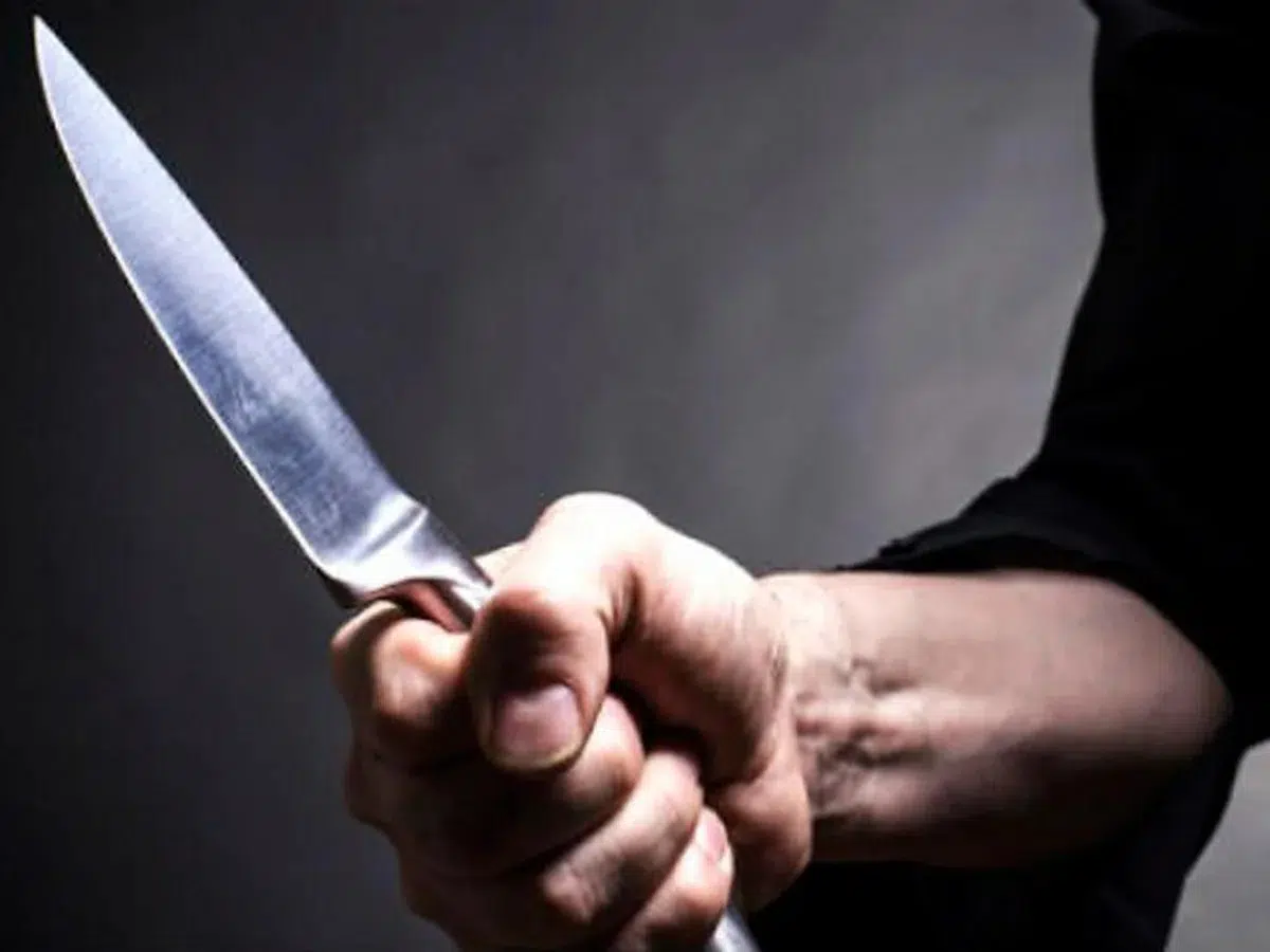 Hombre ataca con cuchillo a una mujer en Mazatlán