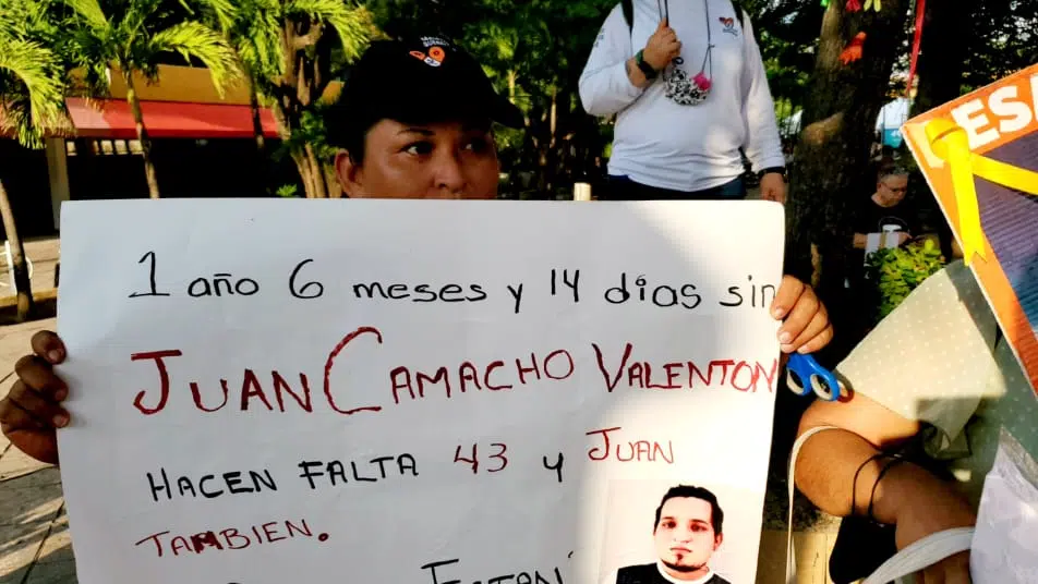  Realizan mitin en Culiacán tras 8 años del caso de Ayotzinapa 