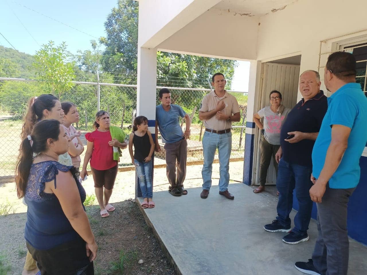 ¡Clases con olor a medicina! En dispensario médico recibirán educación niños de El Tablón, Sinaloa