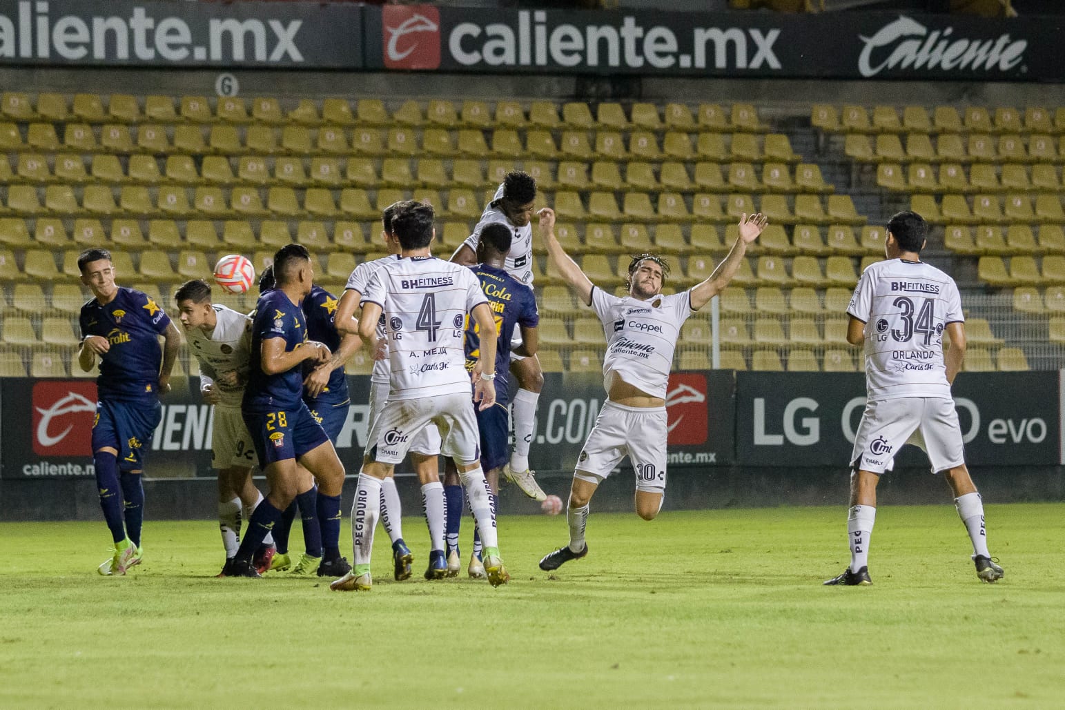 Leones Negros le corta la buena racha a Dorados de Sinaloa | Línea Directa