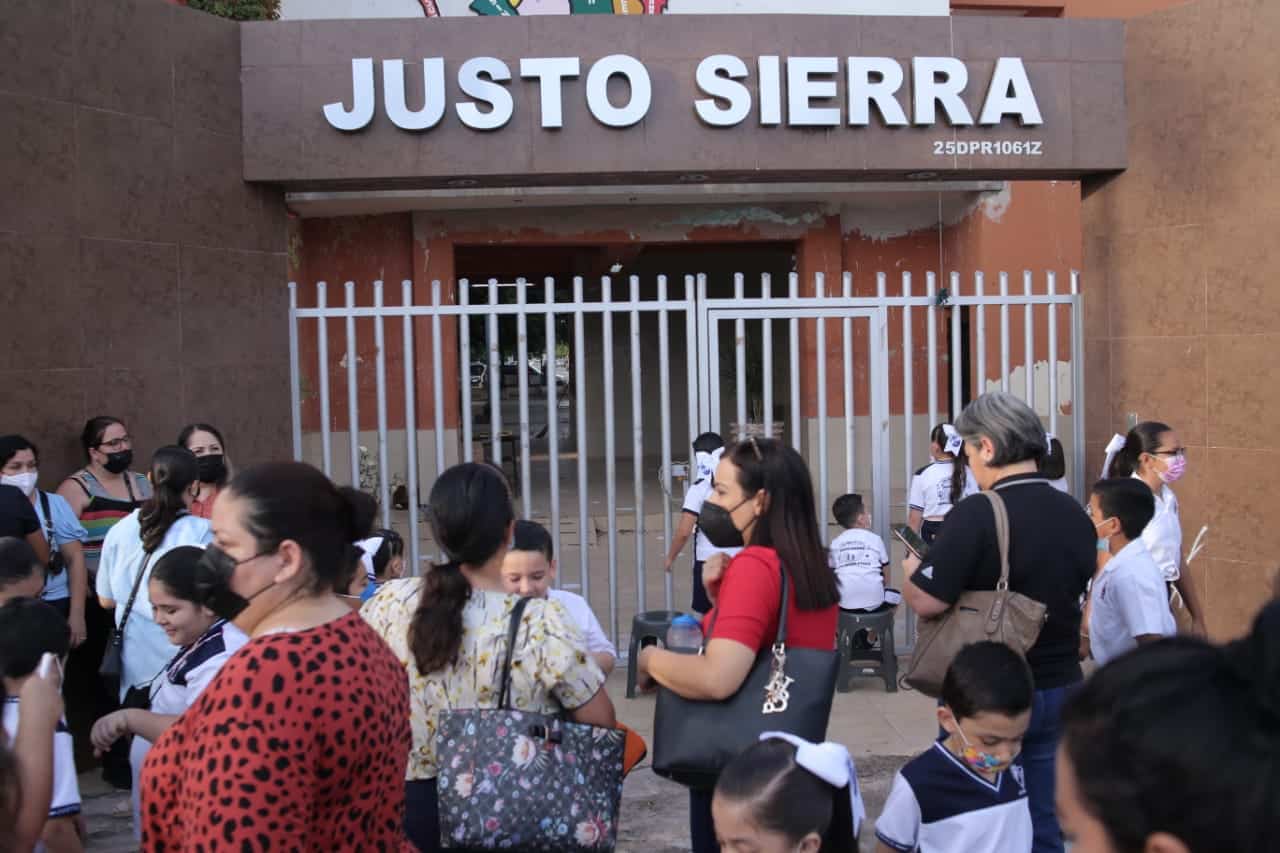 Manifestación primaria Justo Sierra, en Los Mochis