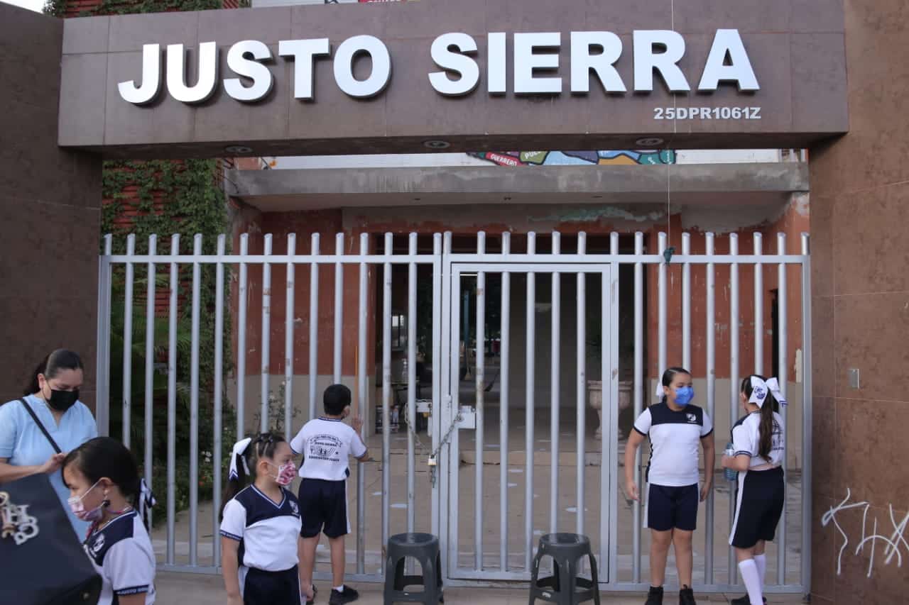 Manifestación primaria Justo Sierra, en Los Mochis