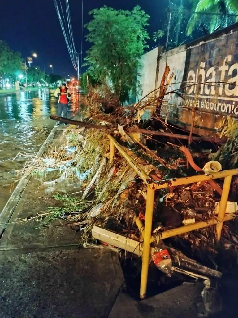 Para evitar taponamientos de alcantarillas, llama Ayuntamiento a no sacar basura durante las lluvias