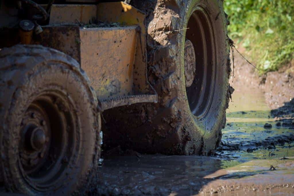 “Es un cochinero de agua apestosa y la calle enlamada”; piden vecinos de Las Mañanitas arreglar fuga de drenaje